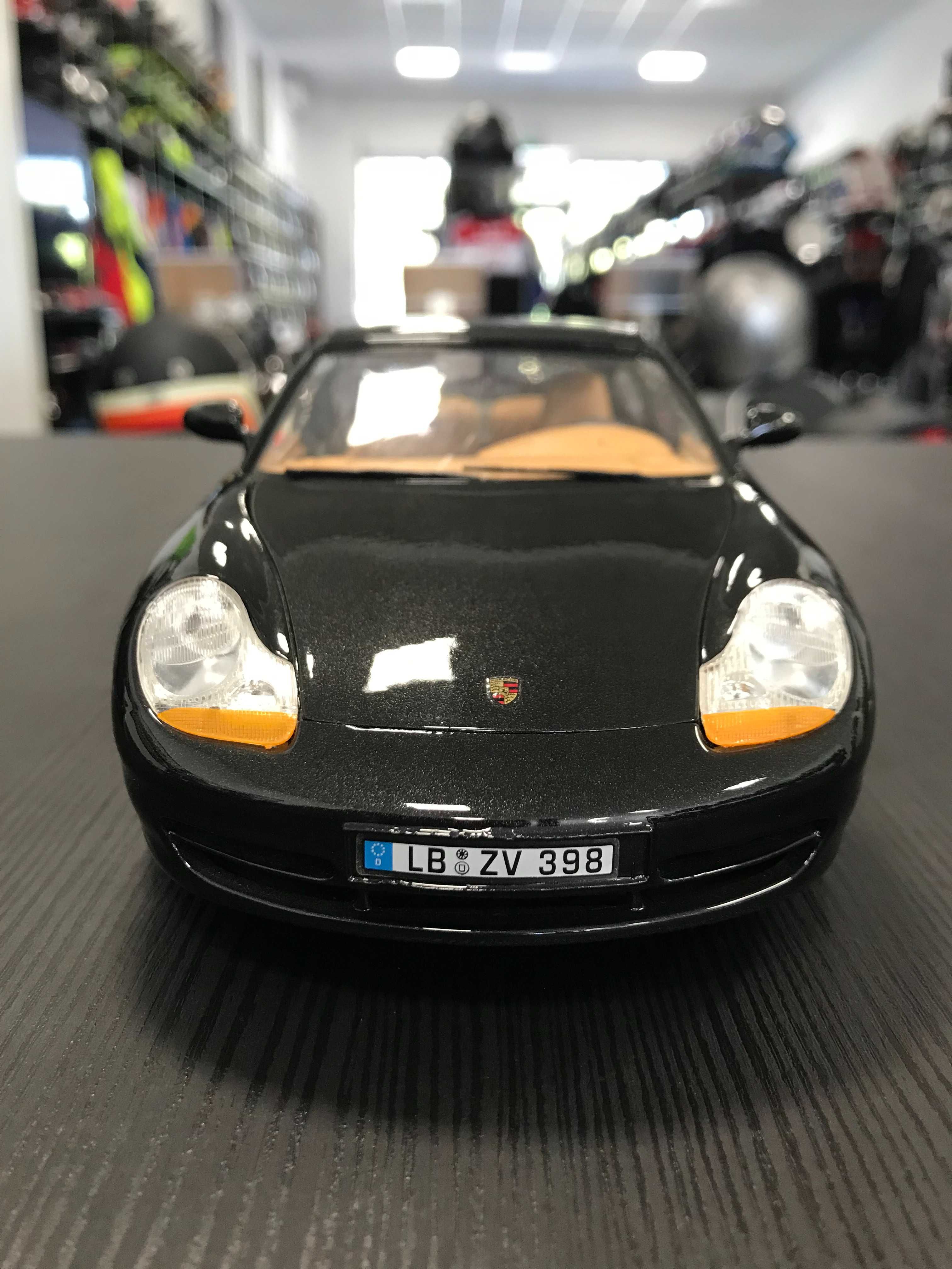 Метална колекционерска количка BBURAGO PORSCHE 996 1997г.1:18 НОВА