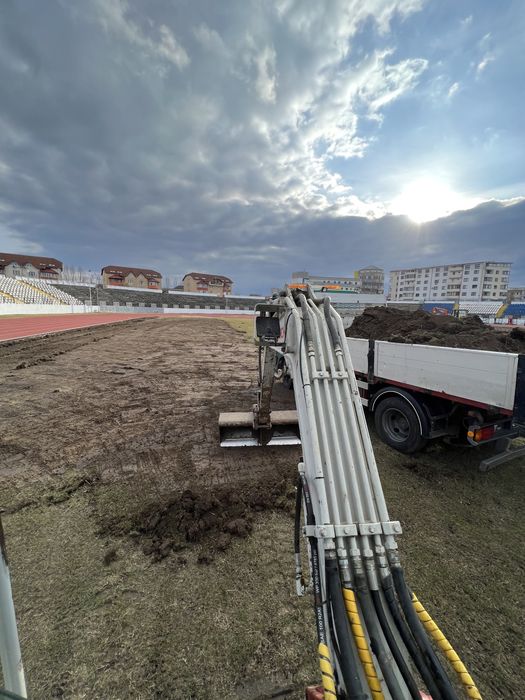 Excavator de închiriat