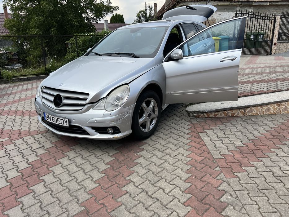 Dezmembrez r320cdi w257