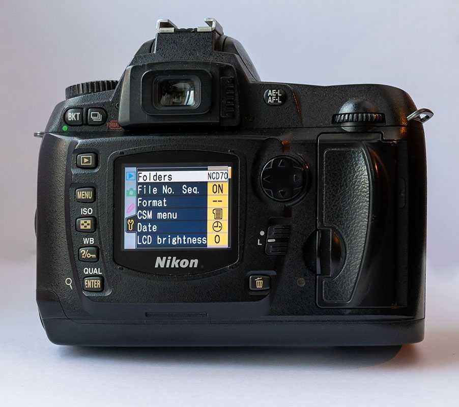 Nikon D70 без объектива