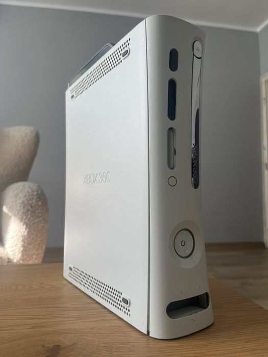 X Box 360 с кинект сензор и два джойстика