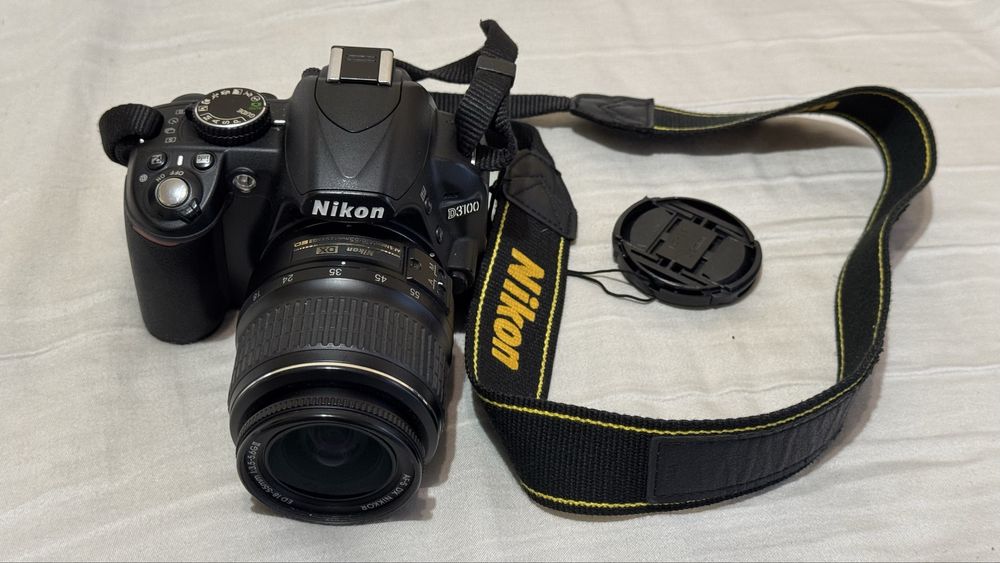 Nikon D3100 + Nikkor 18-55mm + Accesorii Complete