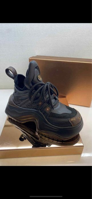 Adidasi Louis Vuitton