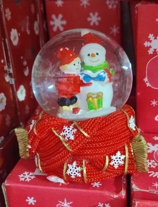 Празнична стъклена снежна топка 12х8 см