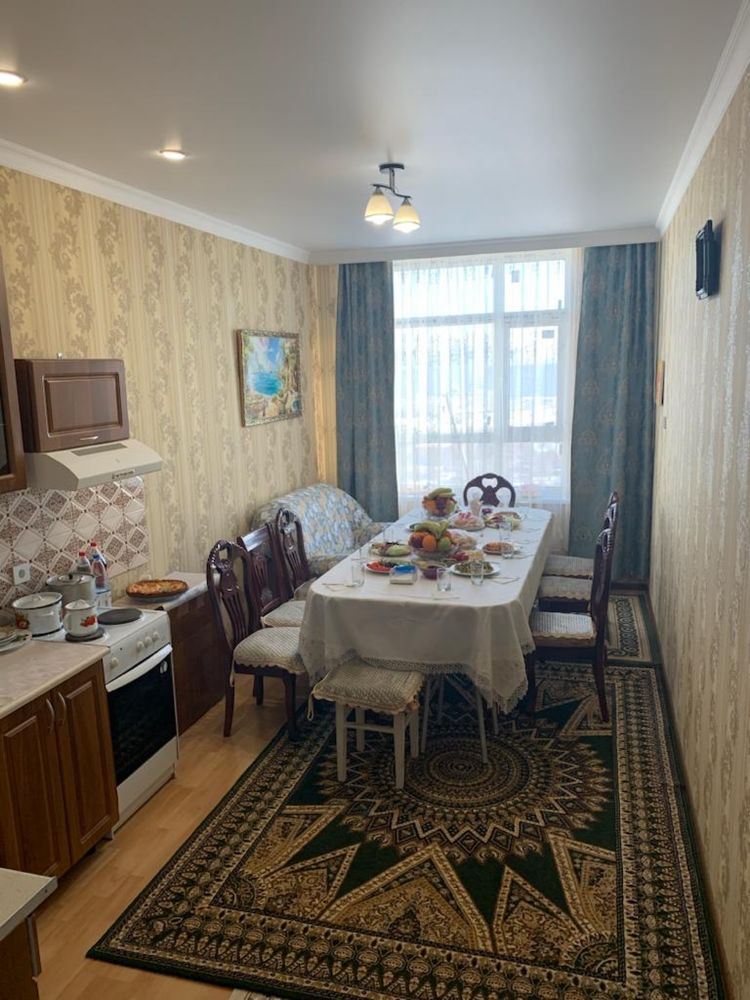 Продается стол гостиный