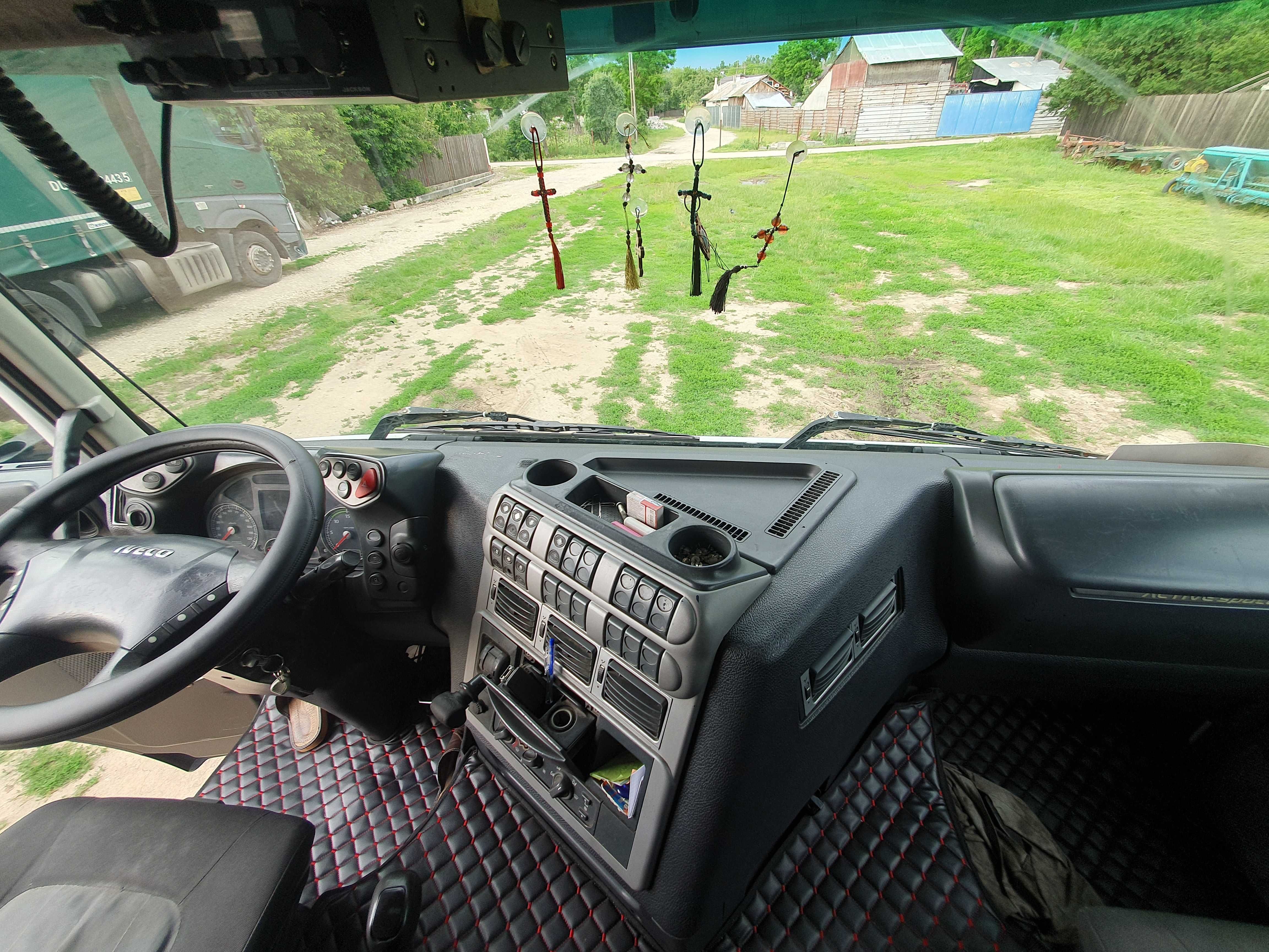 Vand Cap Tractor IVECO si semiremorca SCHMITZ