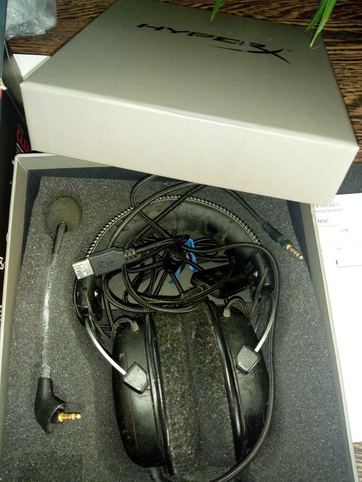 Геймърски слушалки с микрофон RAZER KRAKEN/имат забележки/клавиатури