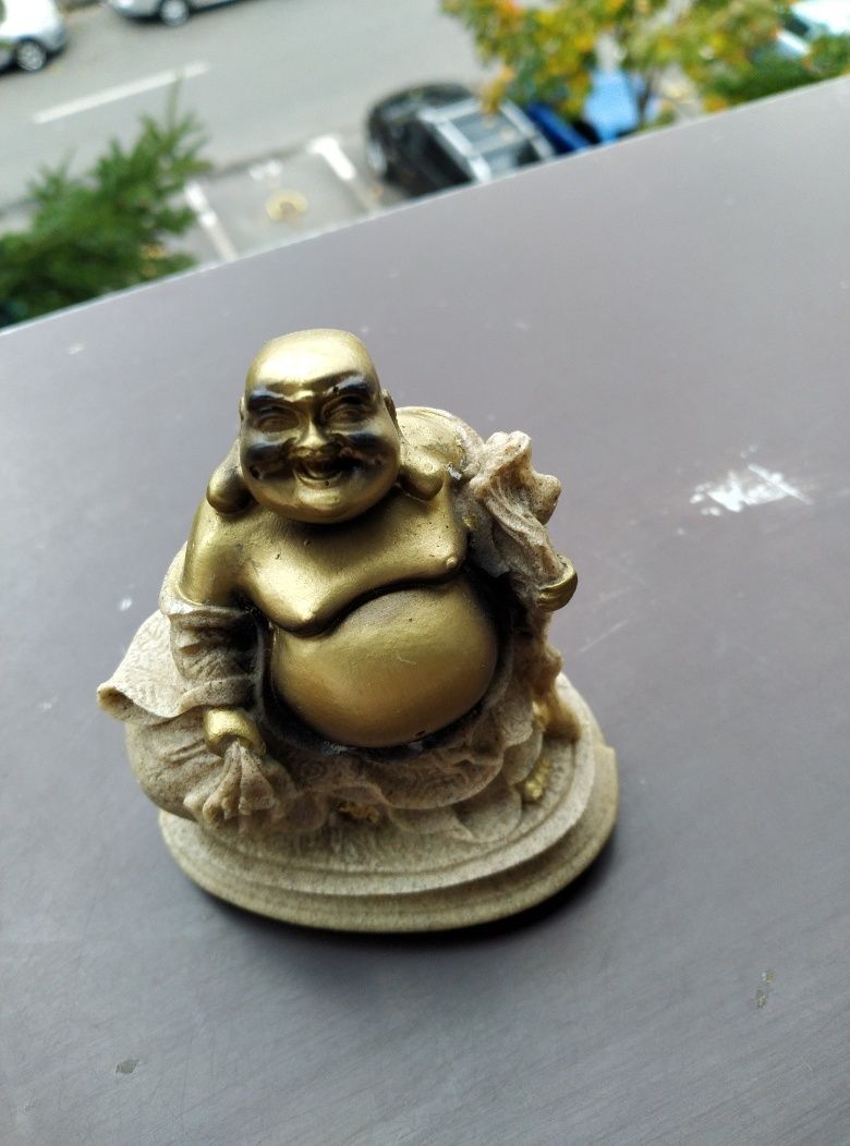 Budha vesel din piatra