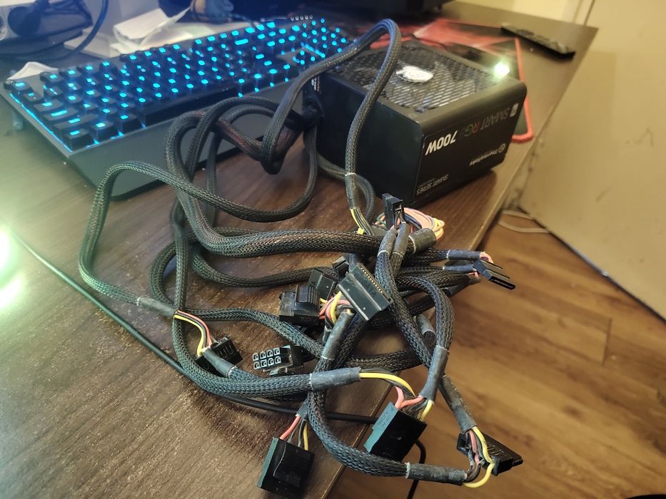 Sursa Thermaltake 700w cu RGB