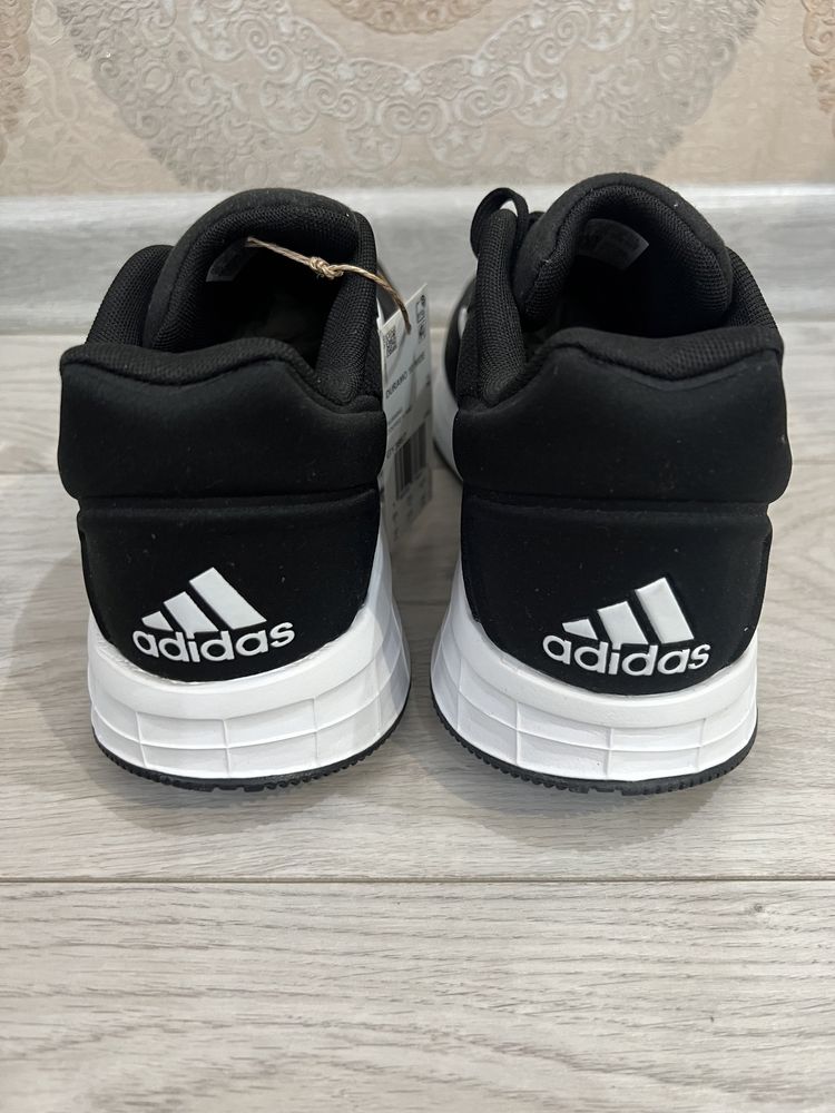 женские кроссовки Adidas