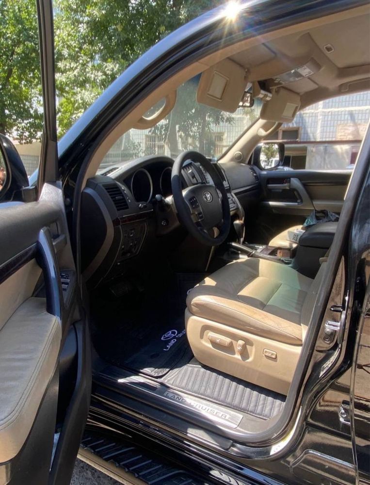 Toyota Land Cruiser 200 (Full pozitsiza)