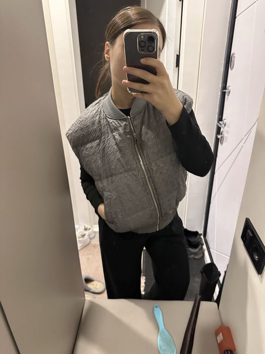 Продам жилетку, размер стандарт С.М