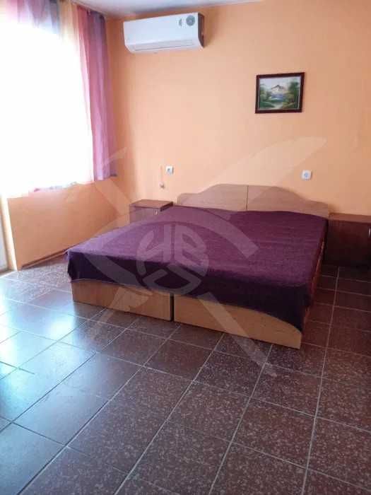 Дава се под наем Двустаен апартамент в Варна, Център - 55 кв.м за 350 € - Снимка #2