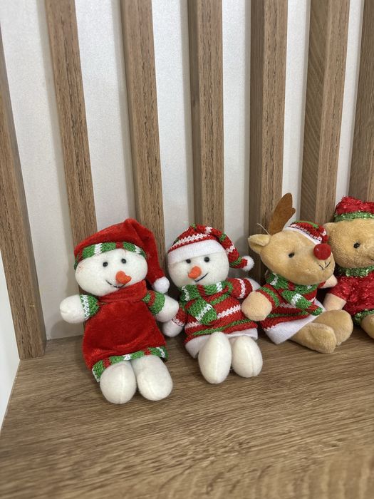 Плюшени коледни играчки