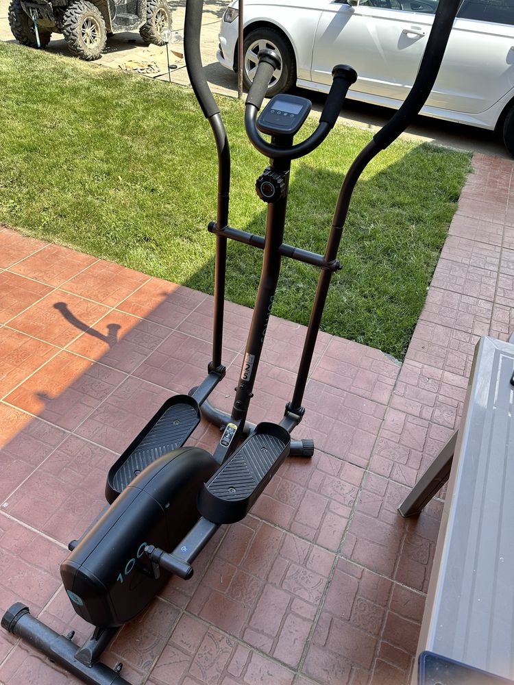 Vând bicicleta eliptica domyos 100