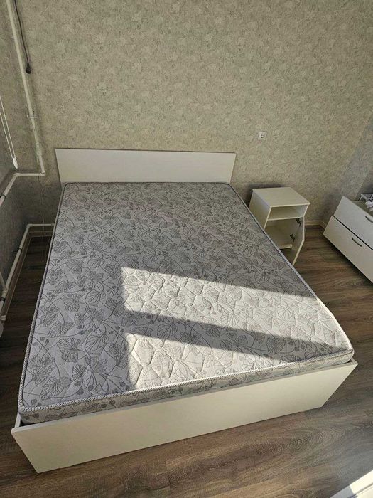 Продается кровать с матрасом