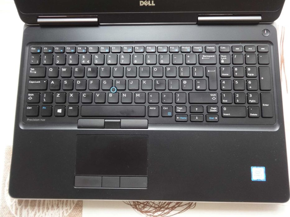 Лаптоп Dell Precision 7520 i7-7820HQ 2.90GHz/RAM16GB/QuadroM2200 4GB