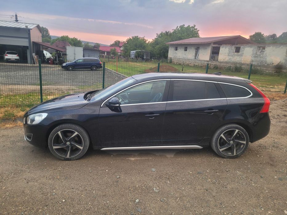 Vand volvo v60 2.0tdi 163 cp