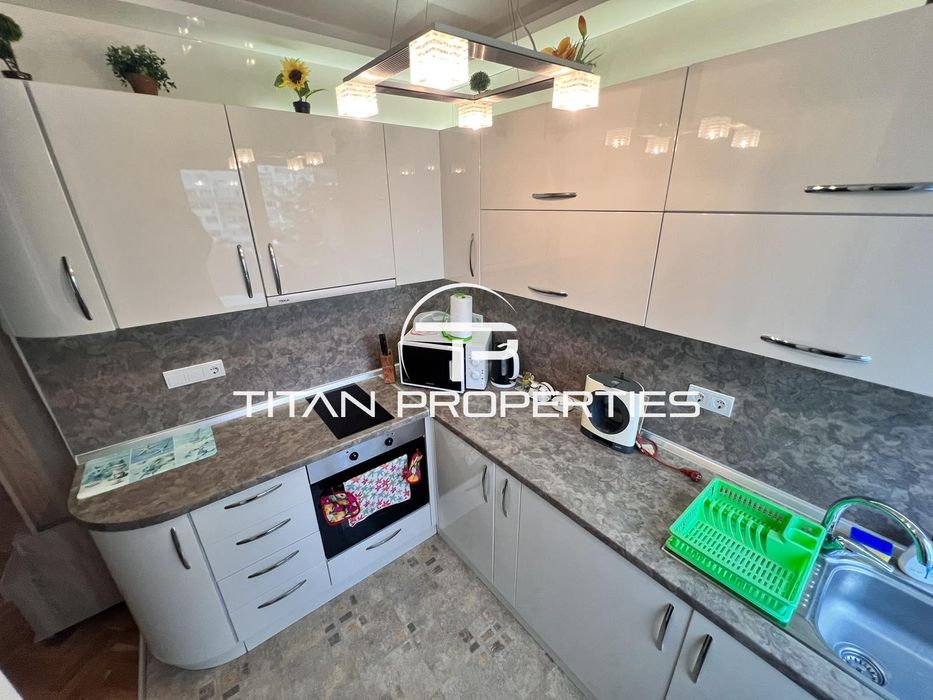 Дава се под наем Двустаен апартамент в Бургас, Център - 70 кв.м за 510 € - Снимка #3