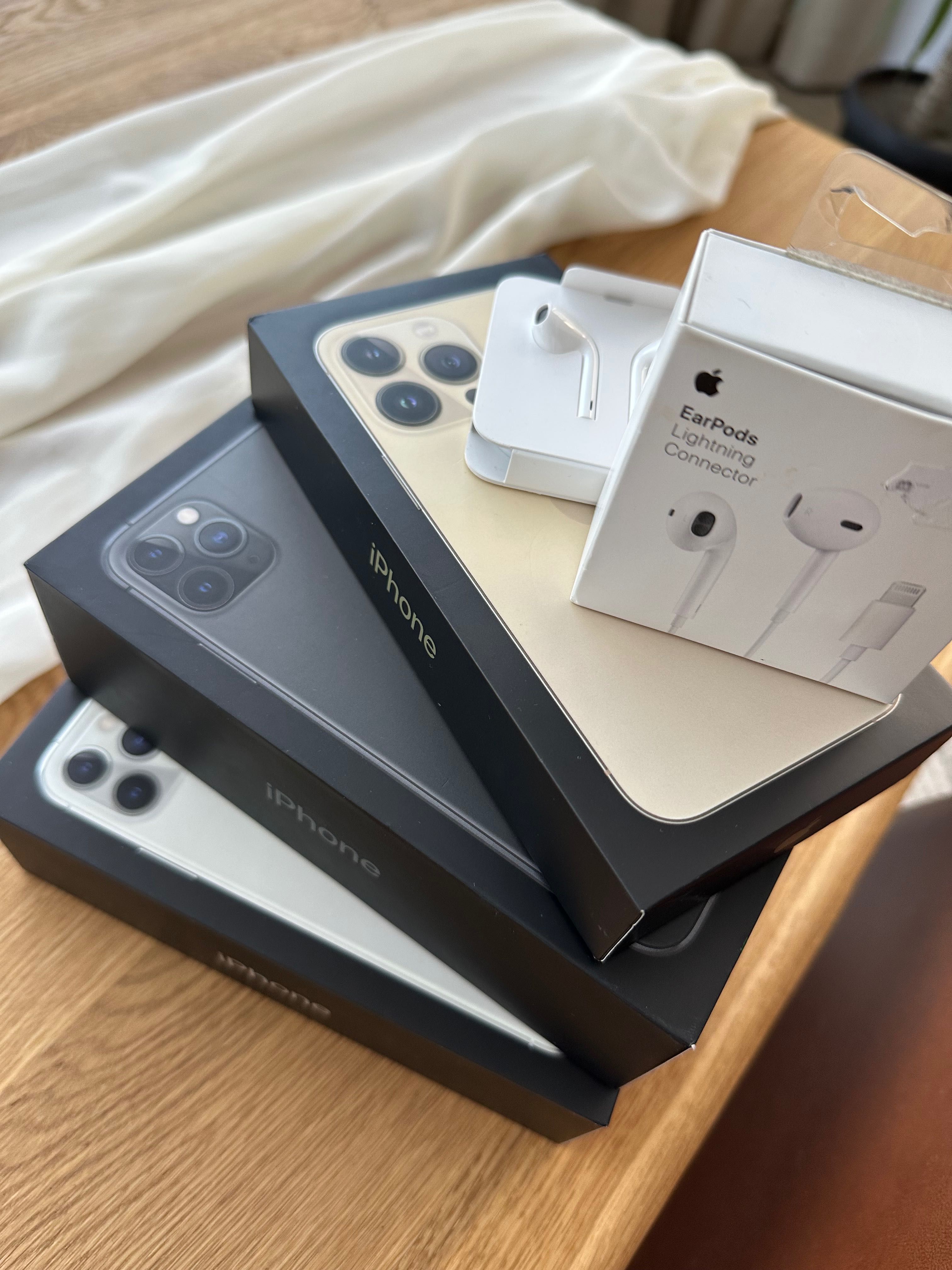 Apple Earpods слушалки