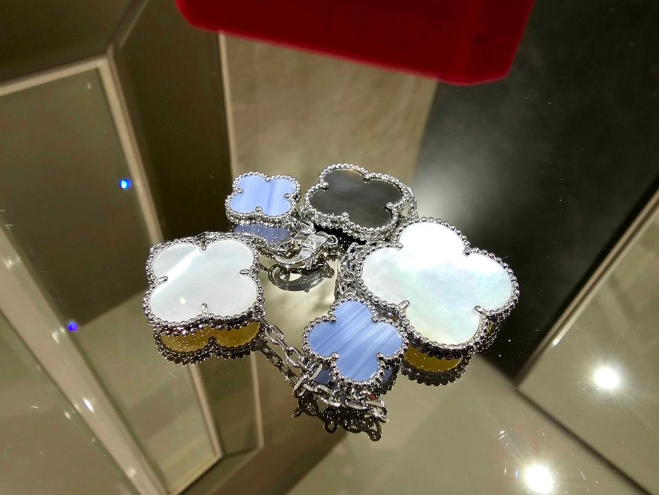 Van Cleef & Arpels VCA 5 Silver Mother Magic Alhambra Дамска Гривна