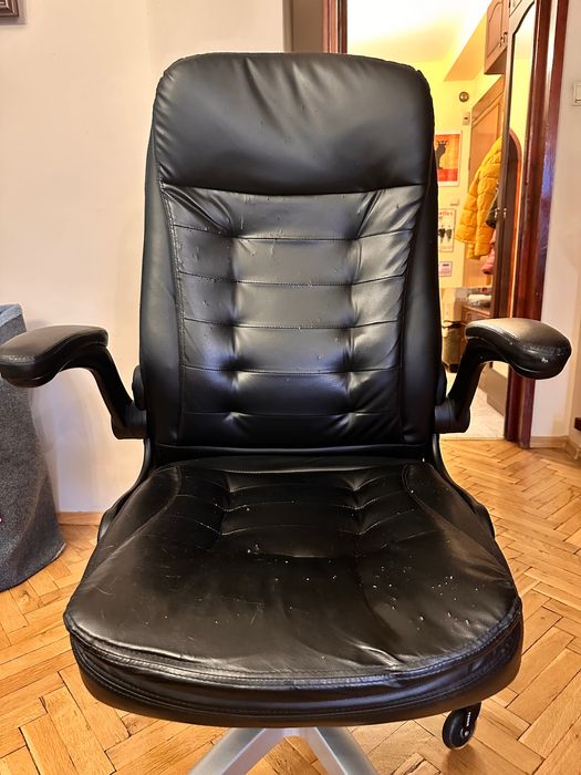 Подарявам офис стол