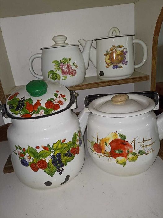 РАЗНАЯ ПОСУДА: кастрюля, чайники, тарелки, ложки, вилки