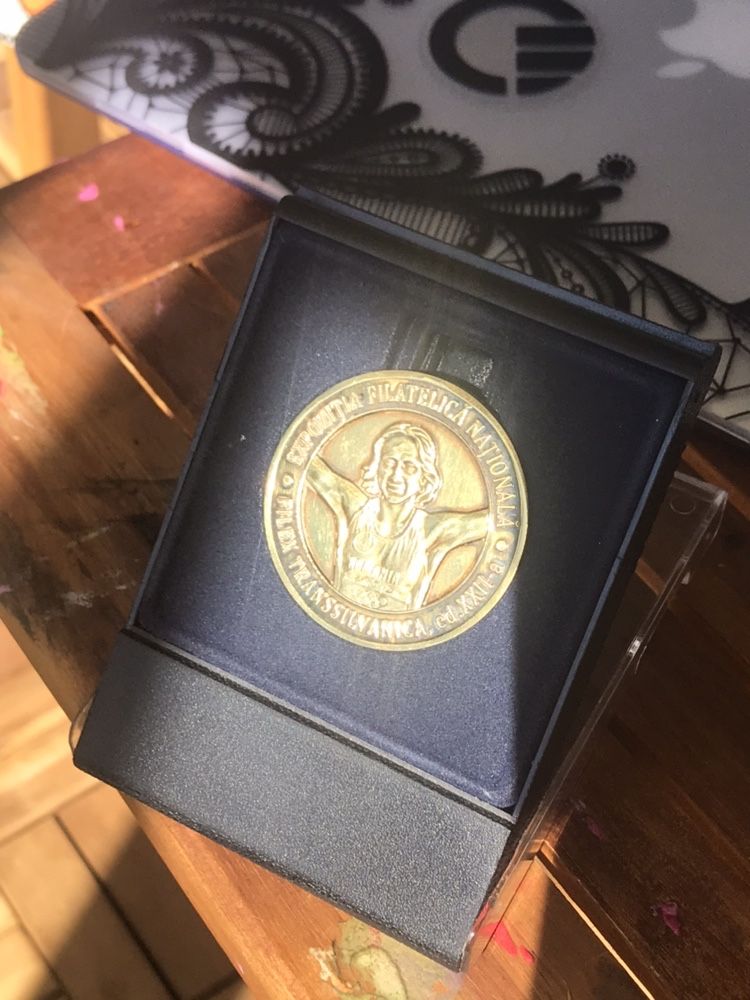 PENTRU COLECȚIONARI: Medalie metal expoziția filatelică Bistrița 2016