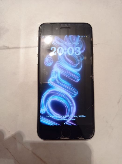Iphone se 64gb.