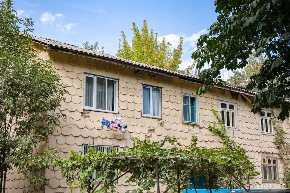 Продается 2-комнатная квартира в зелёном районе – Янгийхаёт, Спутник-3