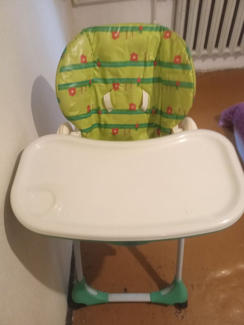 Детский стульчик для кормления Chicco.