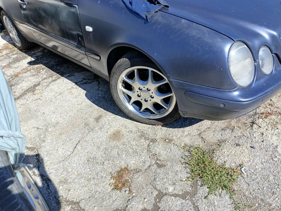 Цяла  за части  много неща налични mercedes clk w208 2.3
