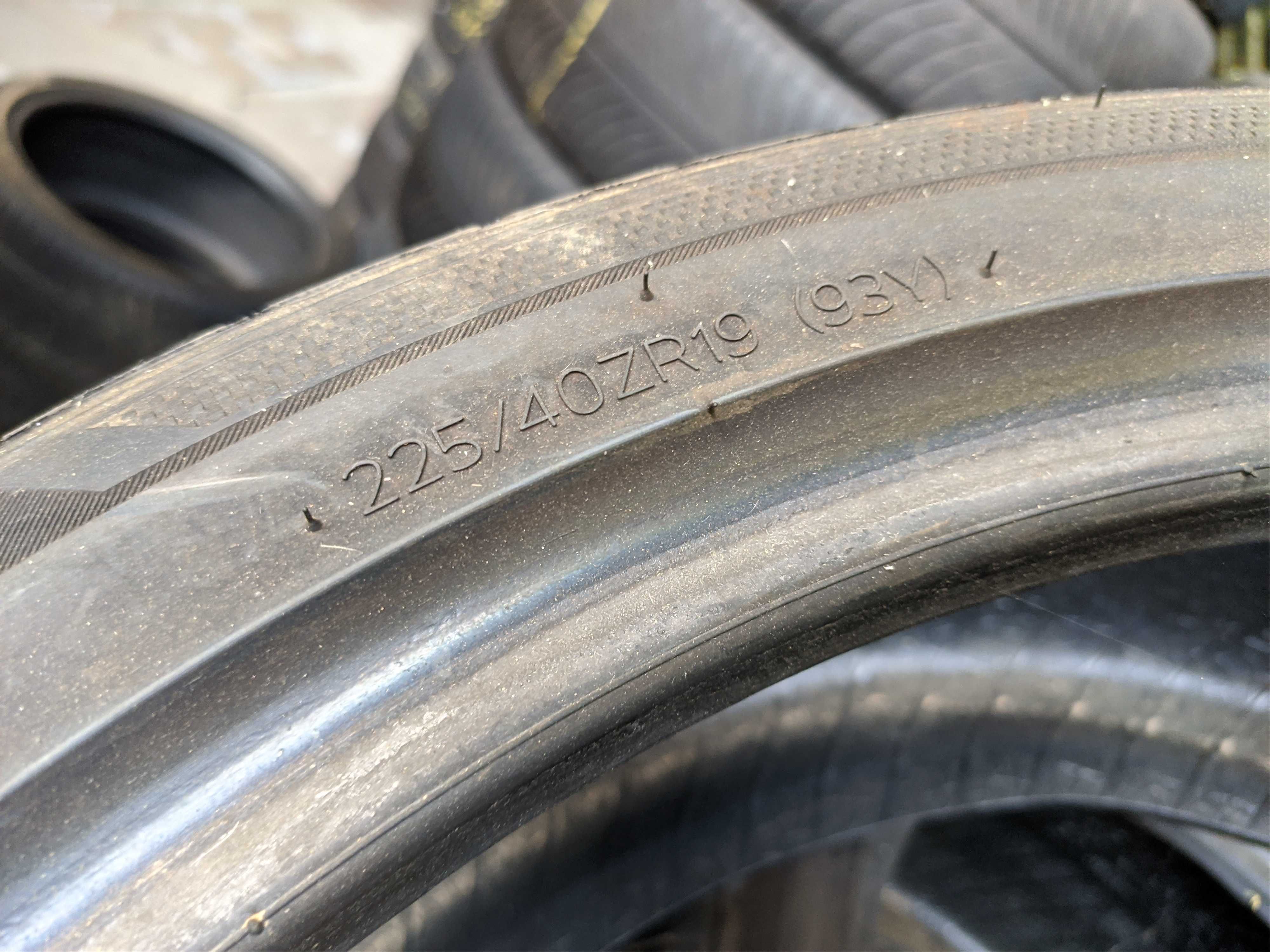 2бр Летни гуми 225 40 19 - Hankook