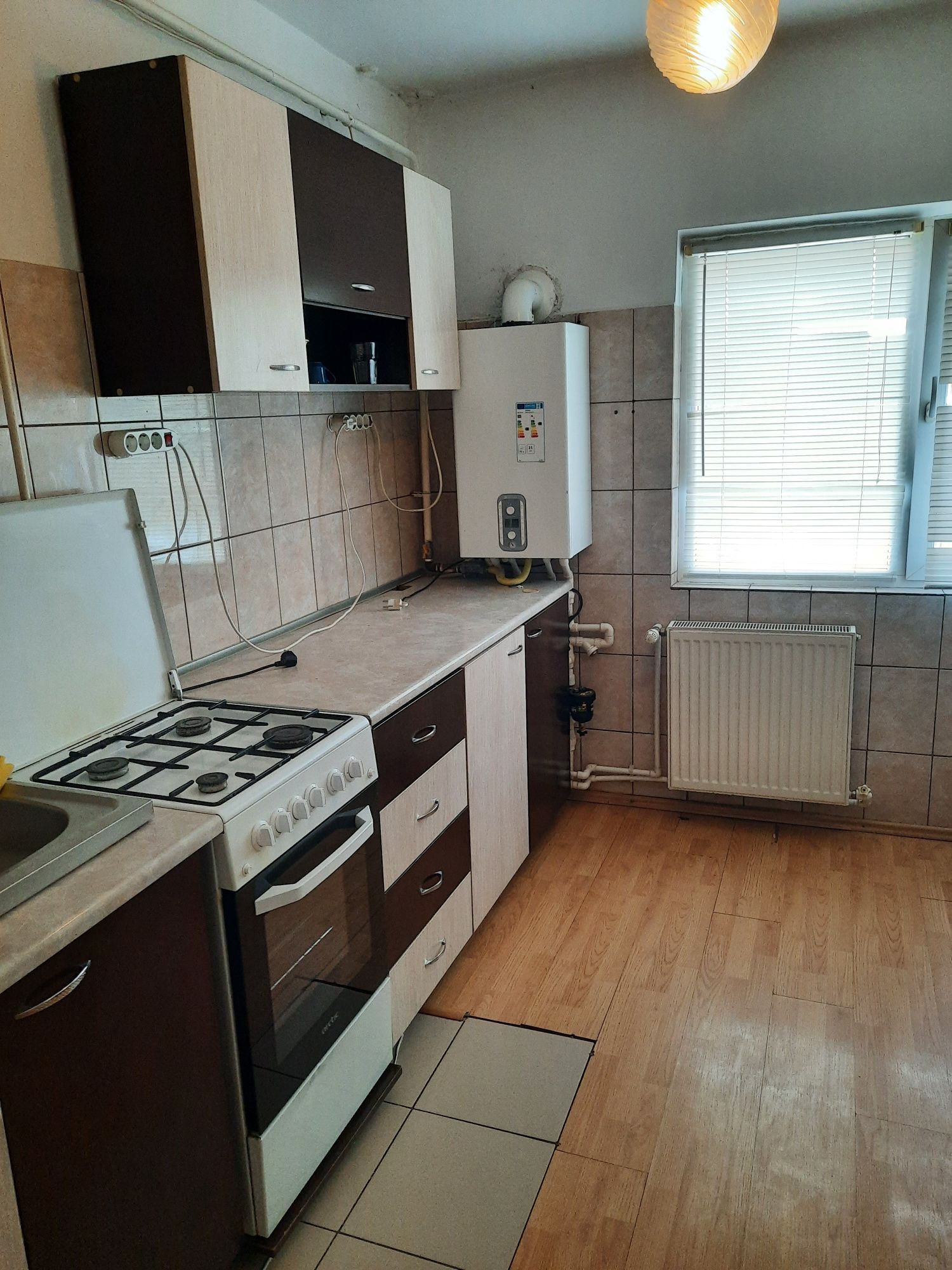 De închiriat apartament 3 camere