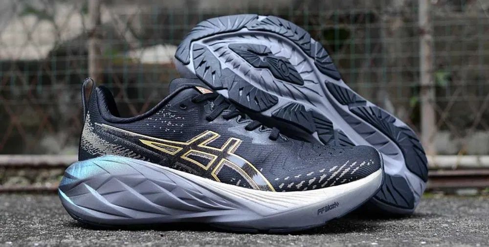 Asics Novablast 4 PLATINUM 44