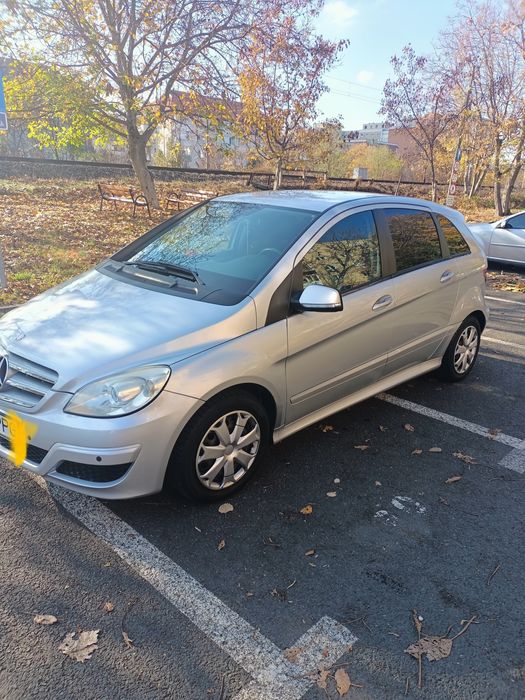Vând Mercedes B Class an 2010