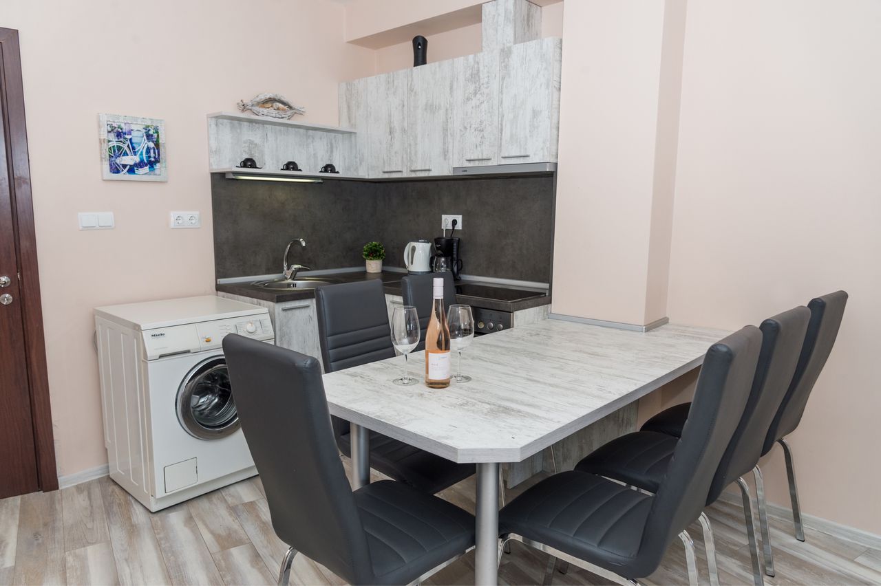 Дава се под наем Тристаен апартамент в Черноморец - 100 кв.м за 360 € - Снимка #4