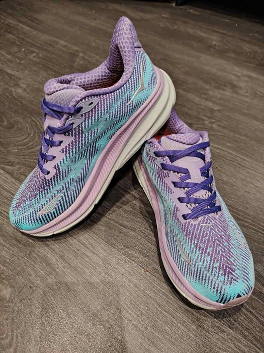 H O K A.      Обувки за бягане. Clifton 9 и  Challenger ATR 7