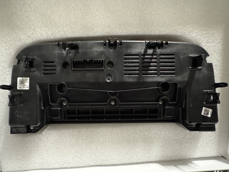 Jaguar F-Pace модул за аудио и климатична система