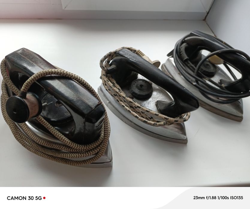 Продам утюги советские