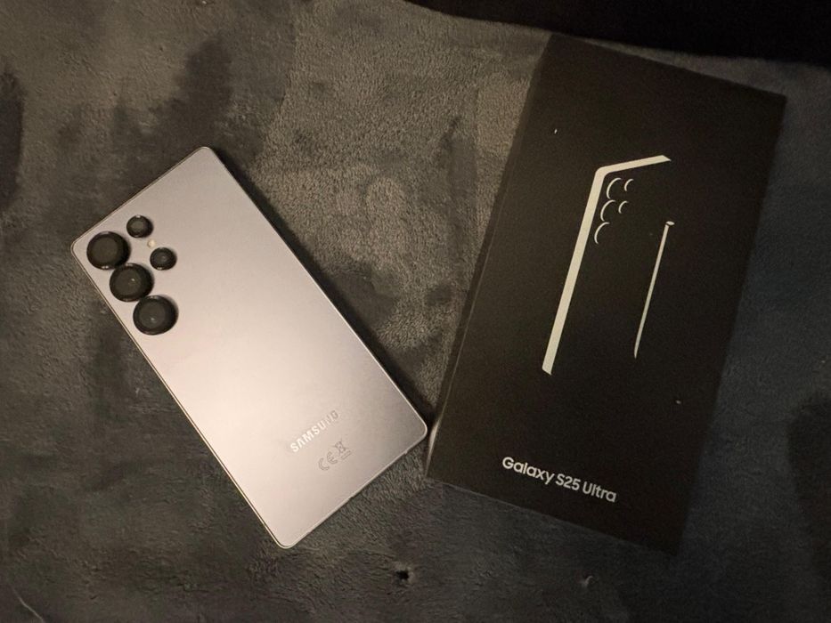 Samsung S25 Ultra si Samsung Galaxy Watch Ultra 2025