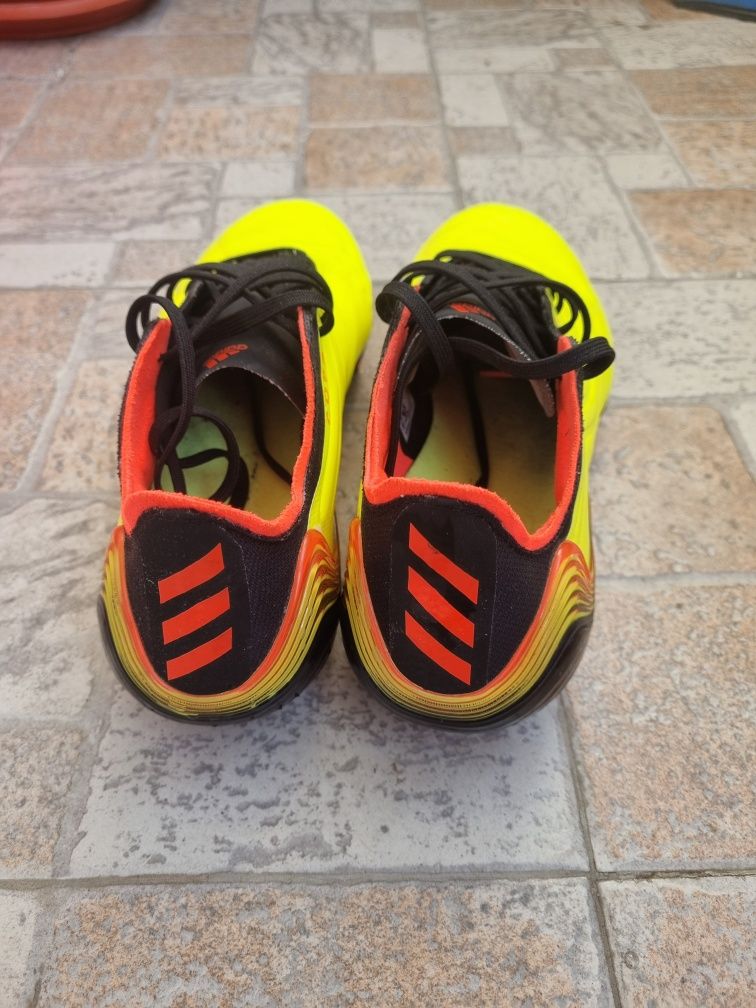 Продавам бутонки Adidas