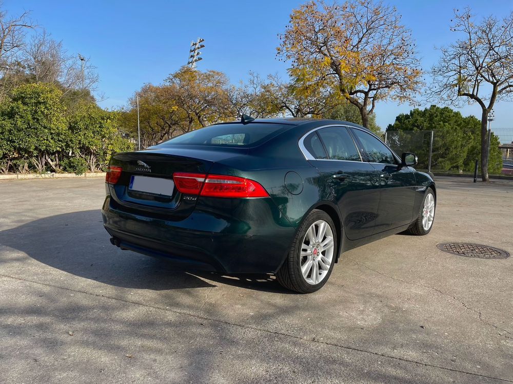 Inchiriez Jaguar XE Bucuresti