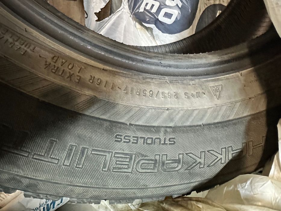 Продам резину зимнюю.  Nokian Hakkapeliitta R3 SUV 265/65/R17