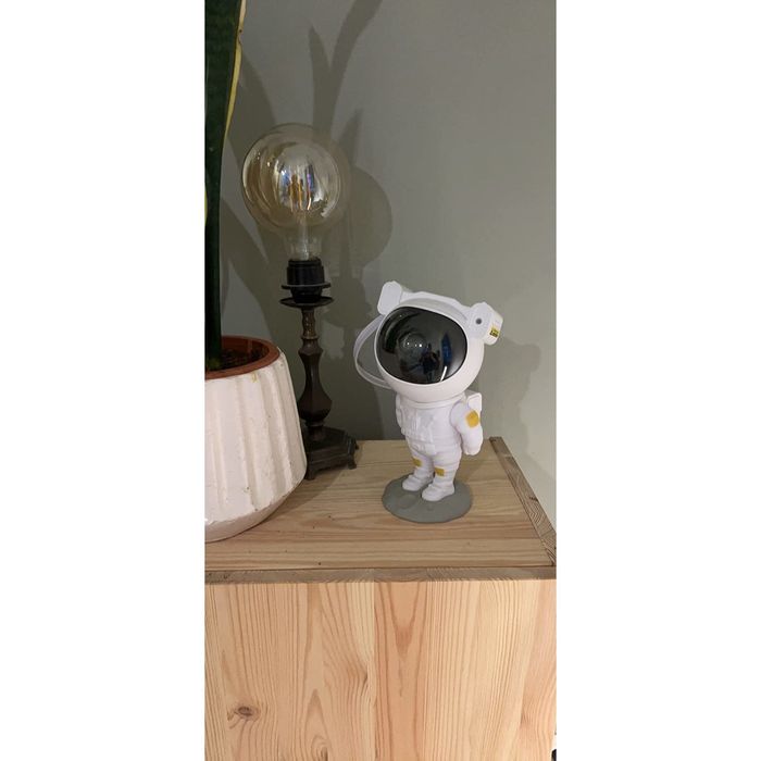 Интерактивна играчка за прожектиране на космоса, Астронавт