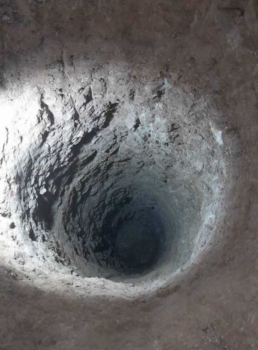 Fac fântâni,curat fantani, adâncesc fantani