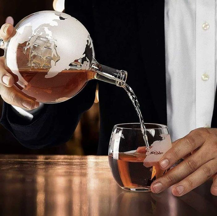 Set Premium Decantor Glob 850ml cu 2 Pahare Baza din Lemn si Accesorii