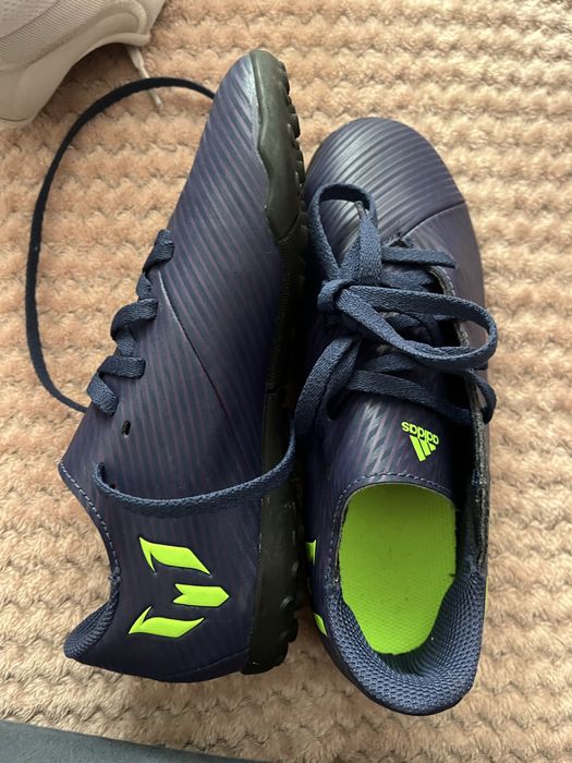 Маратонки Nike и Adidas