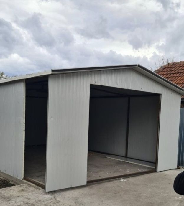 Vand garaje auto pe structura metalica