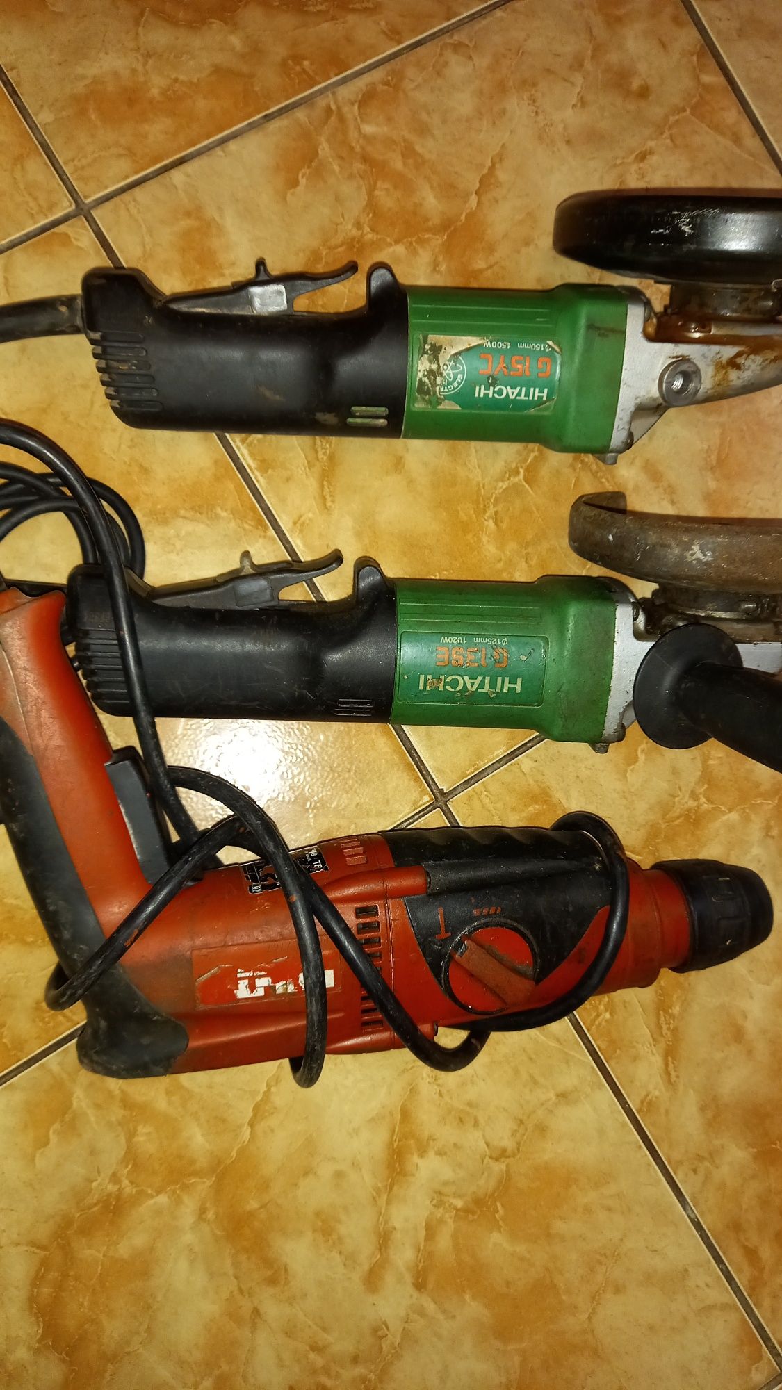 Ofer spre vinzare 2flexu  hitach  și o bormasina  hilti  la  110v